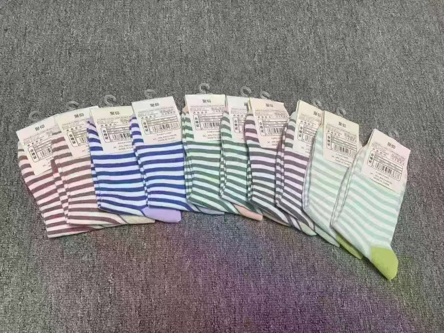🐬🐬纯棉男女袜45000双，质量很好，图片几个颜色款式，