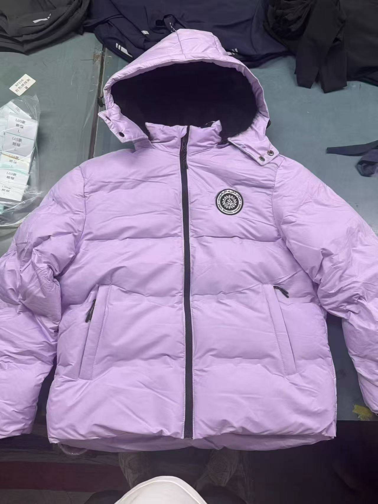 童装棉服1800件左右，紫色一个颜色