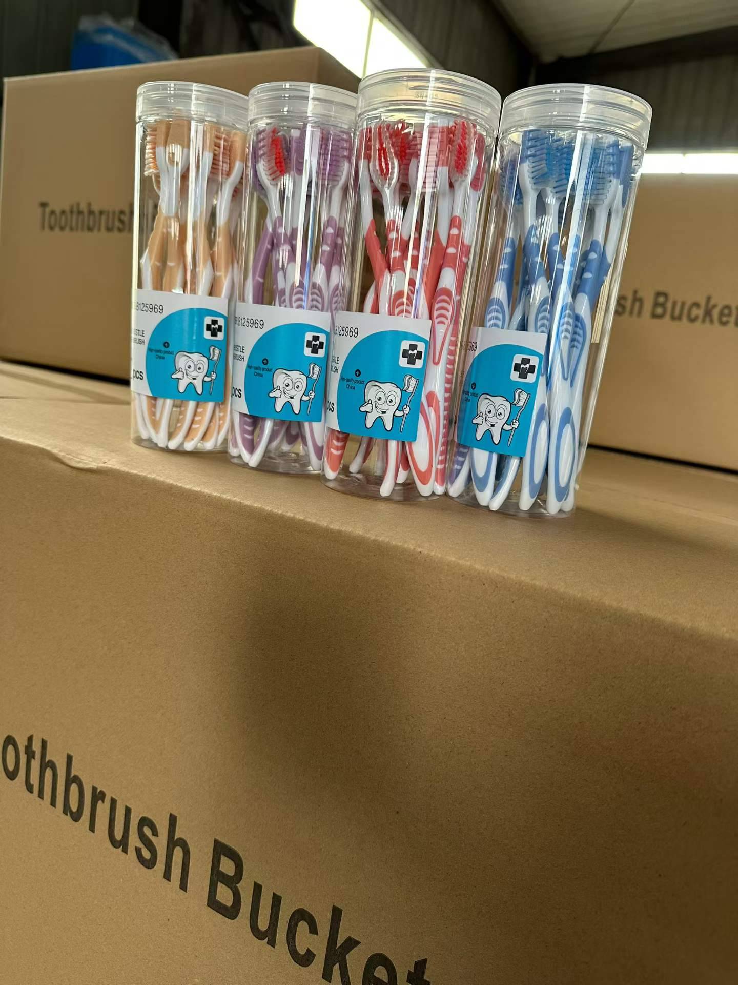 整单货：英文版牙刷到货100万支左右，一桶12支，一箱100