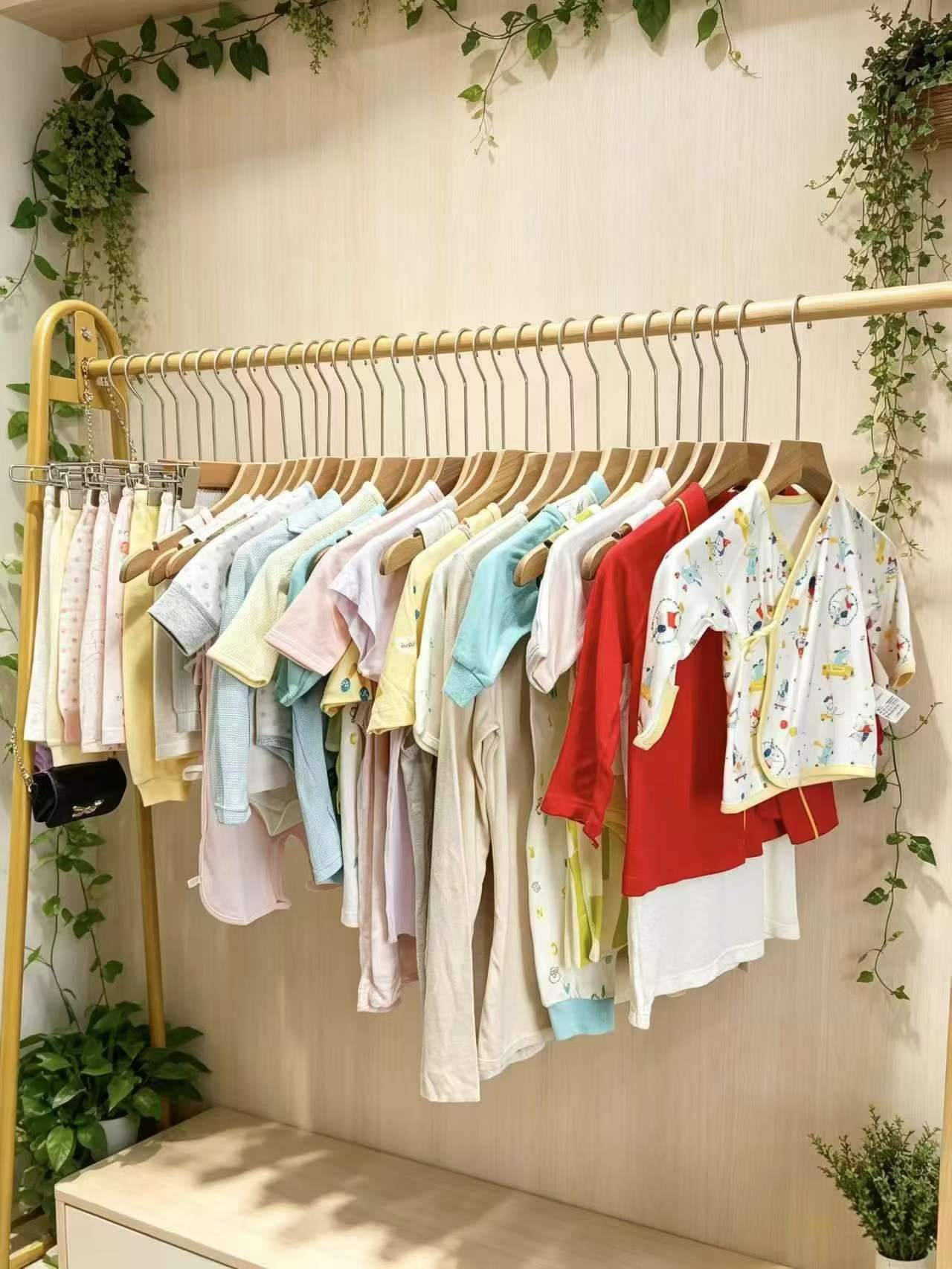 1.8元，精品婴童小整杂款批发，有短袖、长袖、裤子、连体裤…