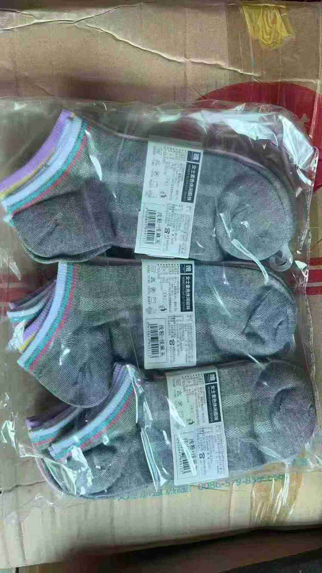女袜一箱一个款30000双左右