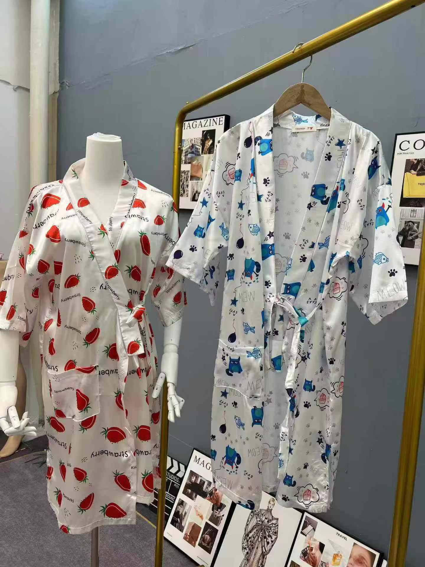 网红爆款印花睡袍女仿真丝薄款性感夏季，睡衣睡裙系带宽松浴袍，