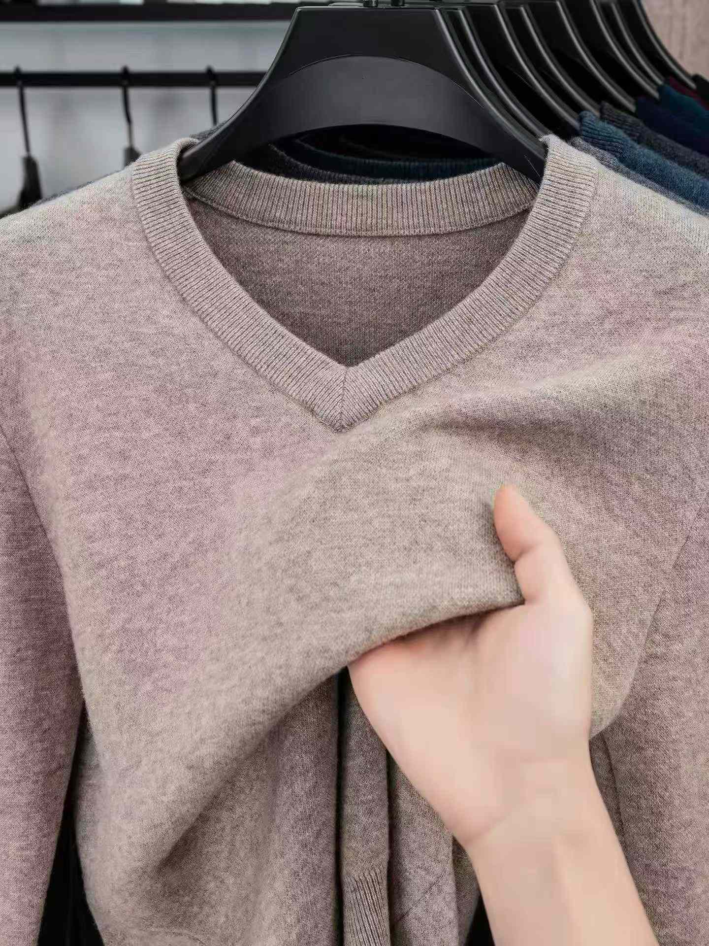 鸡心领毛衣3800件左右，码数m-4xl。