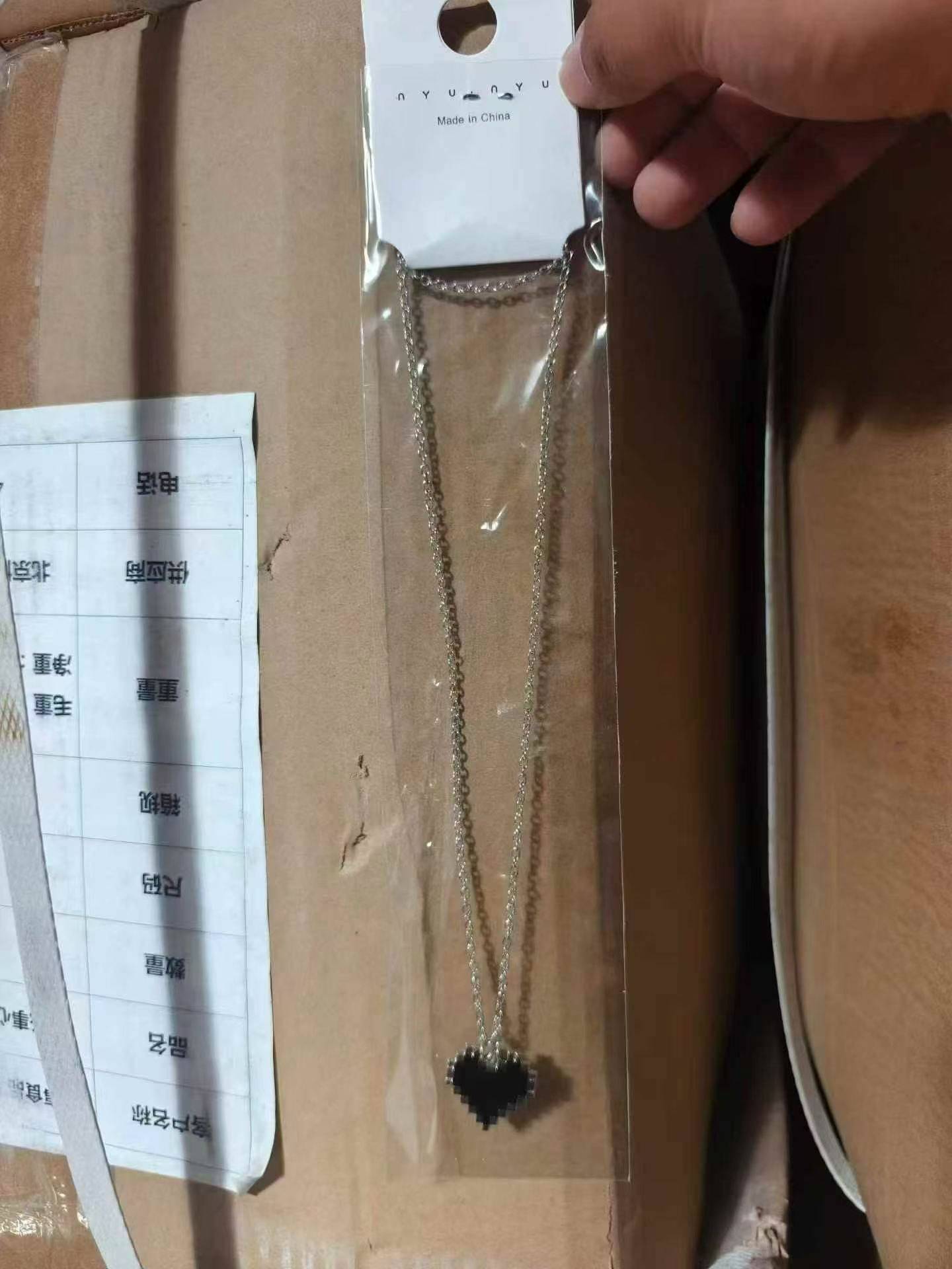 3000条爱心女士项链一个款式，全清每条0.22元秒！