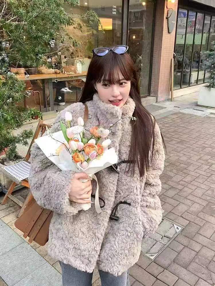 28元，复古羊羔毛毛牛角扣外套女款冬季时尚高级感加厚保暖环保