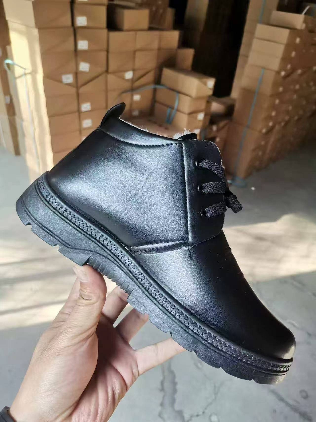 2万双二棉皮鞋，9.5元清不议价。男全黑色12000双39-