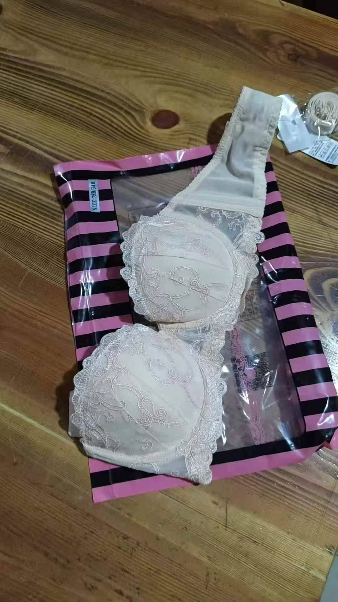 不到一万个文胸