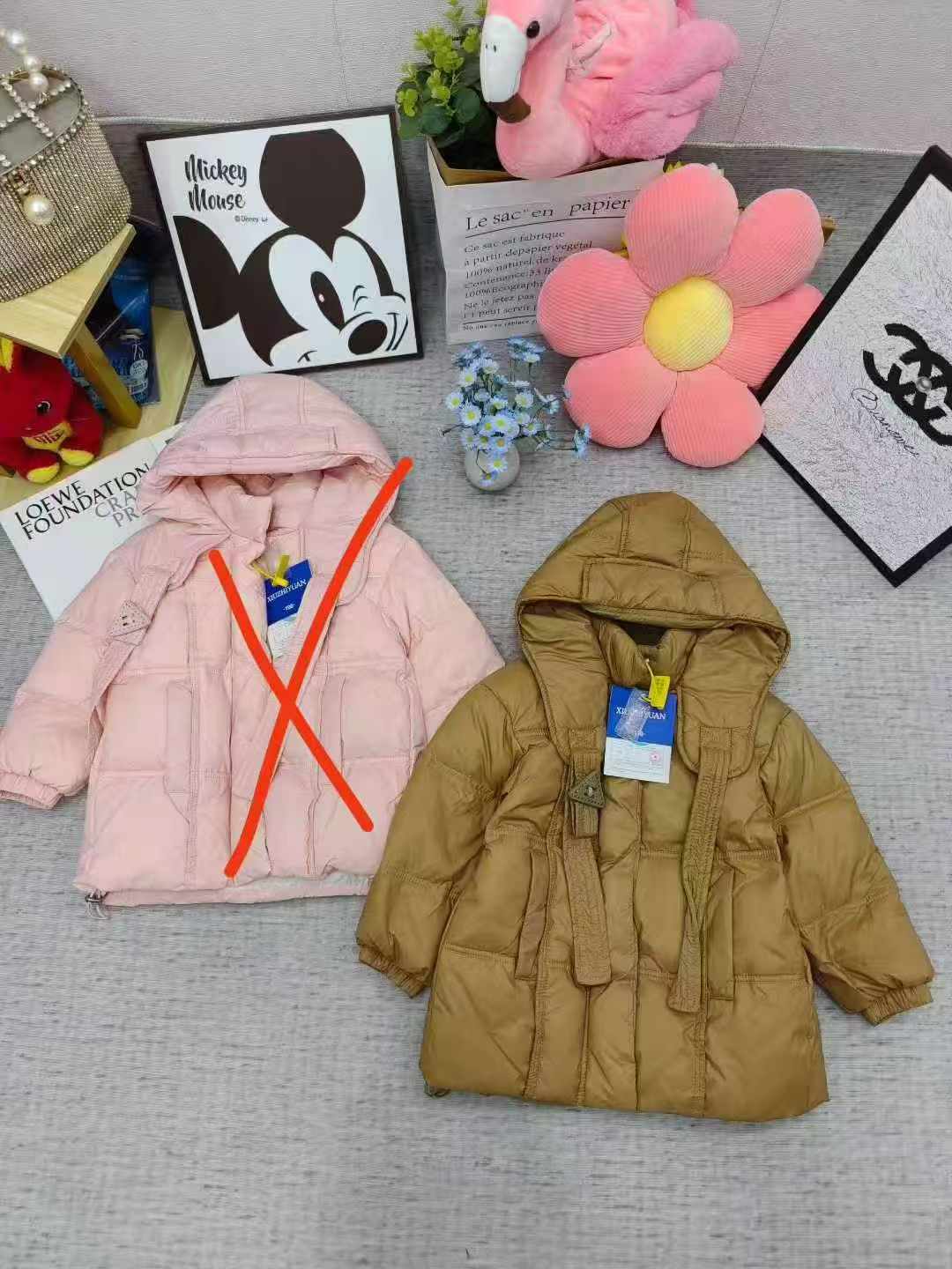童装羽绒服60件
​男女都可以穿连帽设计
独立包装有吊牌码数