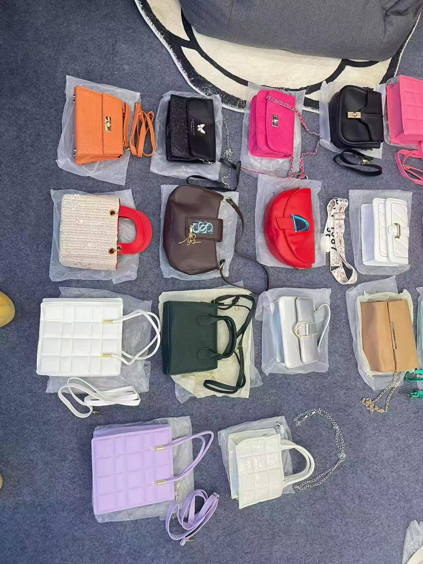 精品女包还剩1000来个，要的速度，
​个位数
