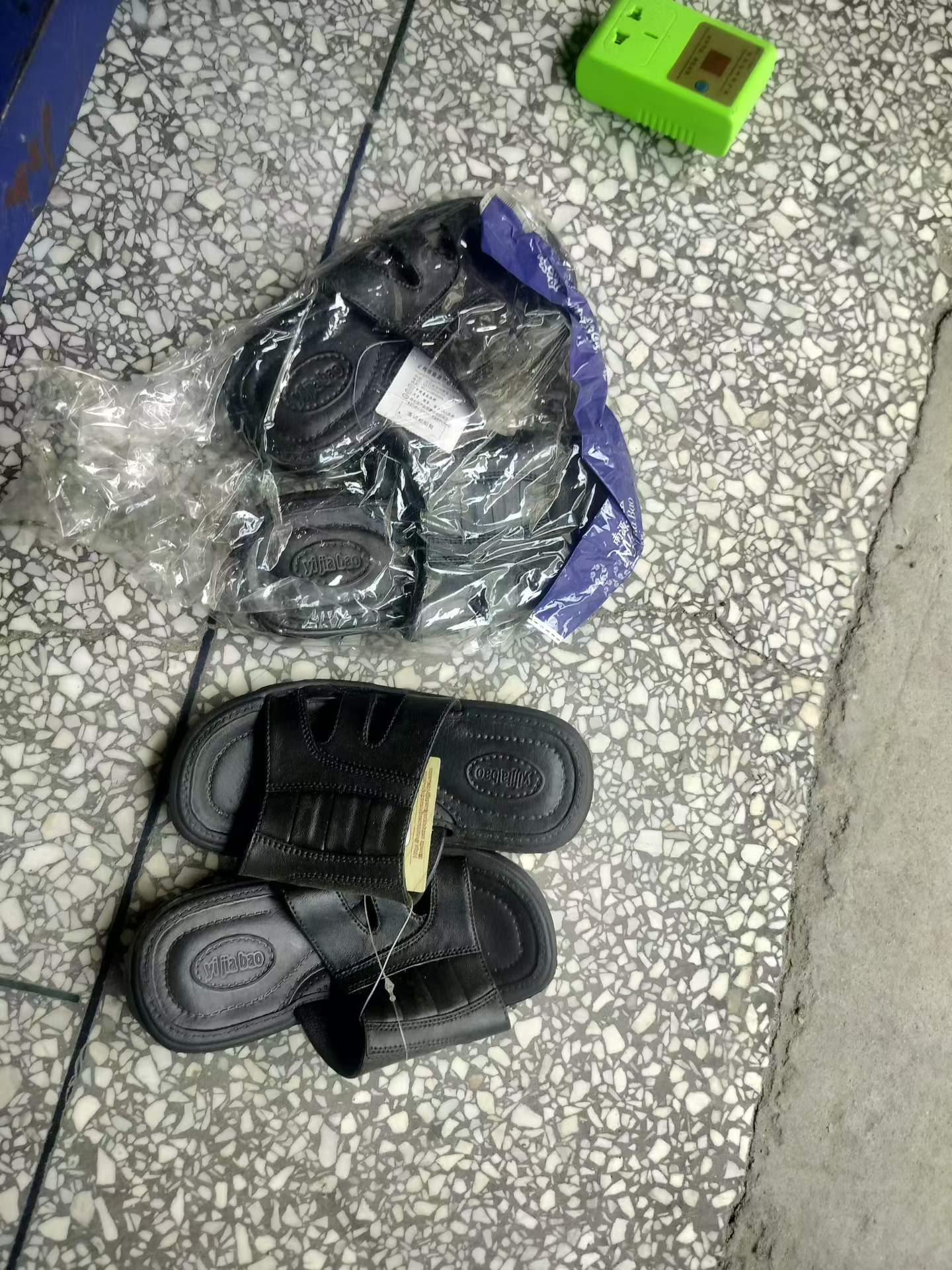 200双左右儿童拖鞋单款单色30-35码清货处理1元一双