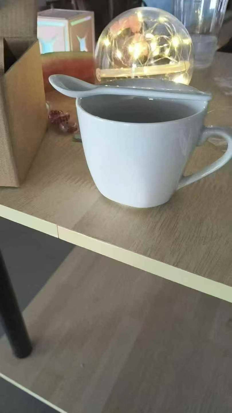 咖啡杯套装1万多盒，
一元出头