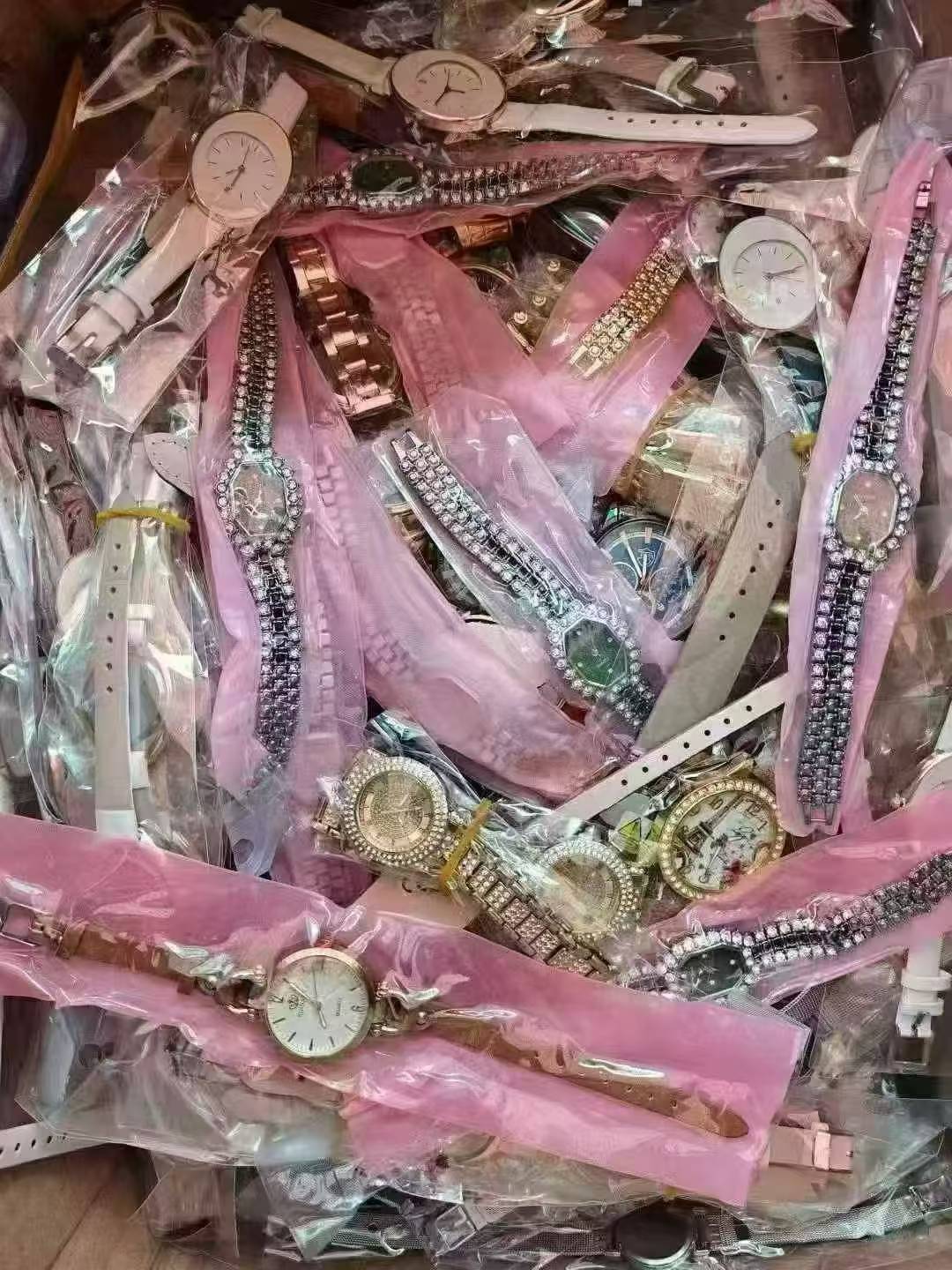 手表6000块儿。一瓶水钱。