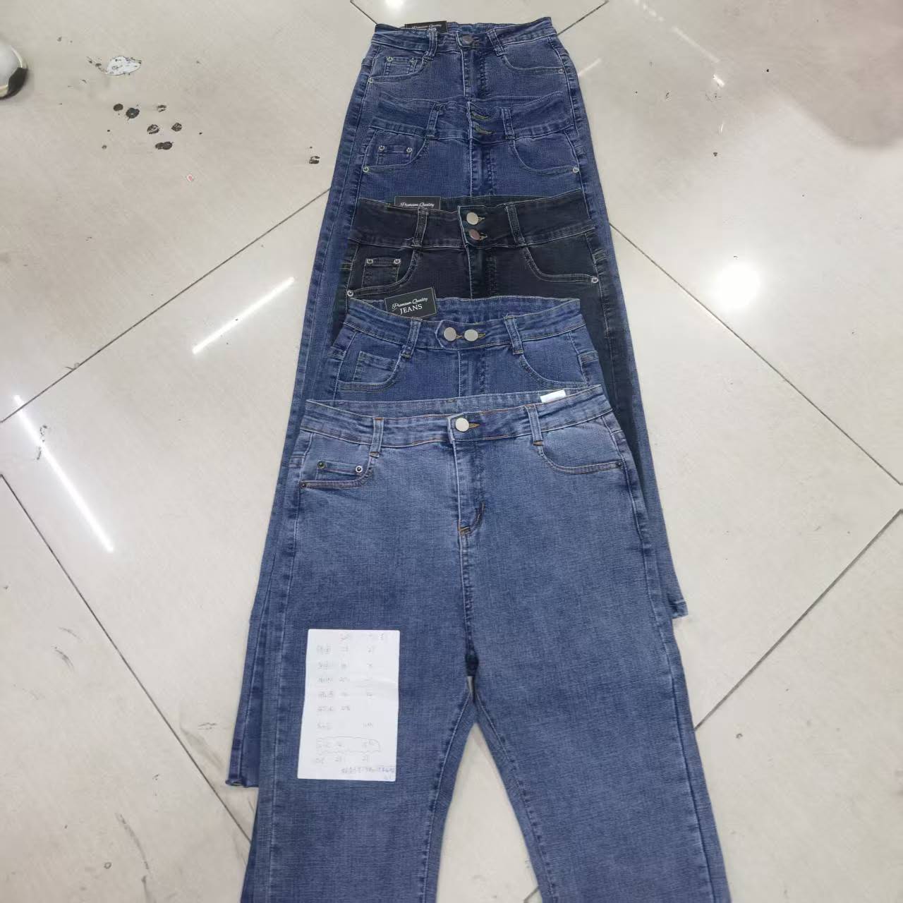 品质牛仔裤，一个款1万条，对口的兄弟姐妹联系