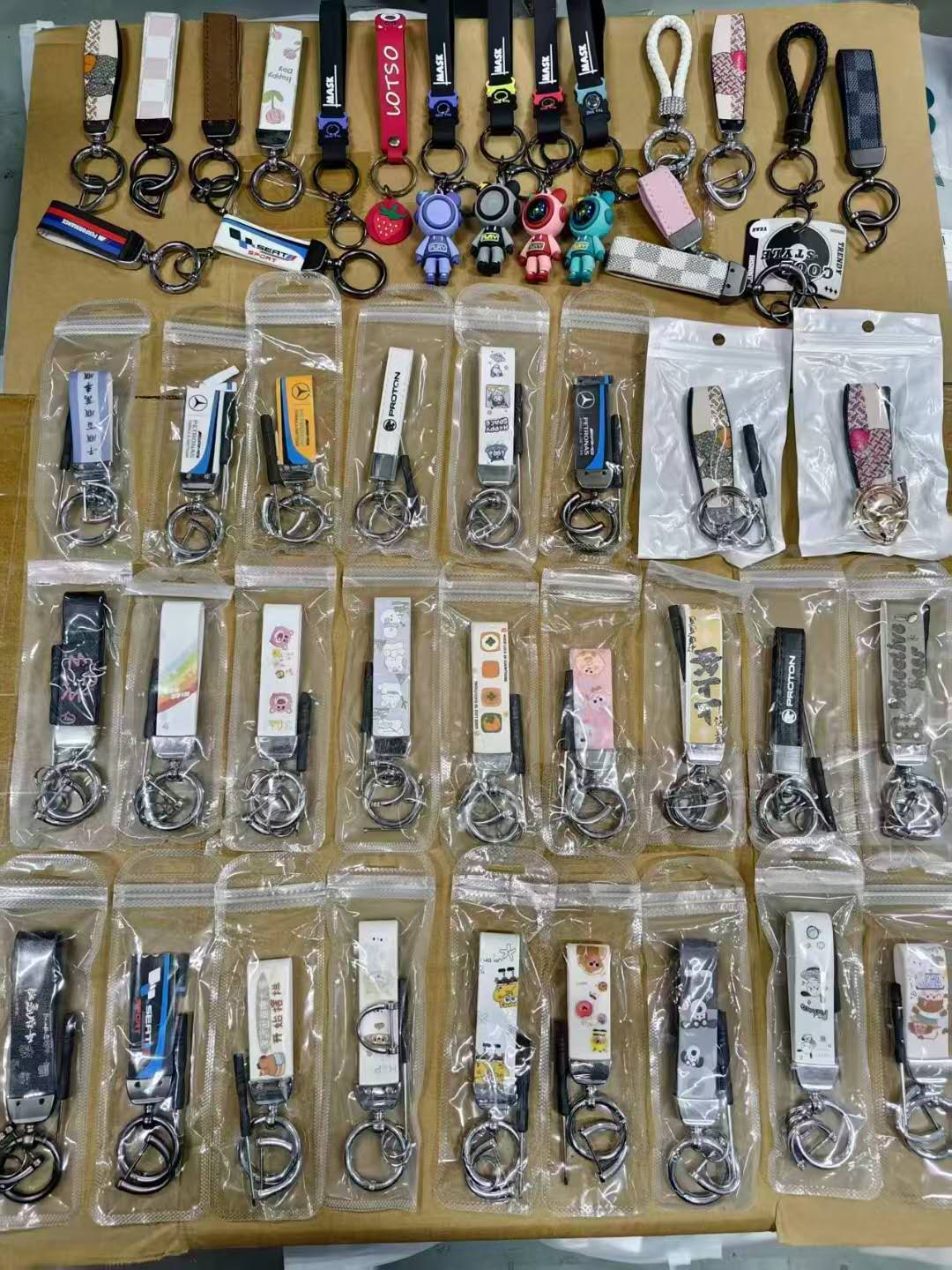 杂款钥匙扣挂件972个，一块几